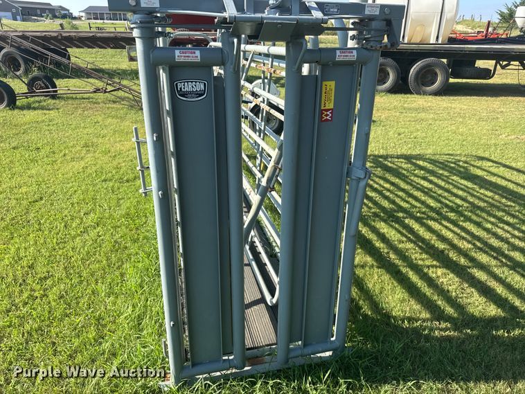 image for item DY3003 Person G909 livestock chute
