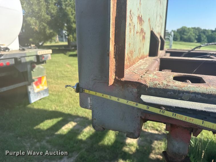 image for item DY3005 1981 USARM hay trailer
