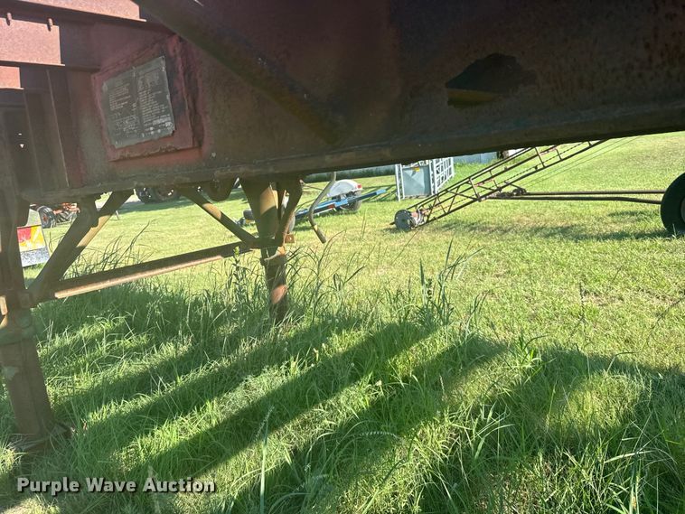 image for item DY3005 1981 USARM hay trailer