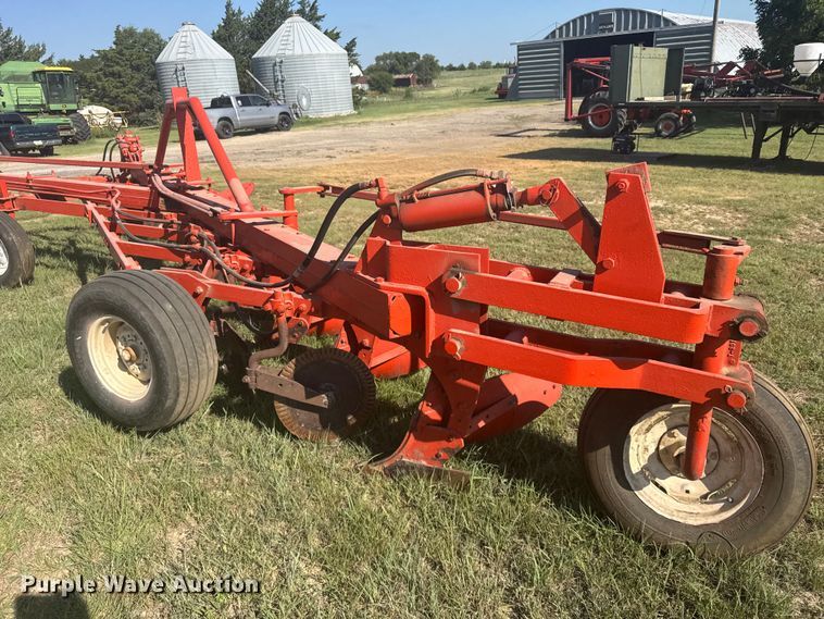 image for item DY3009 Eight bottom plow