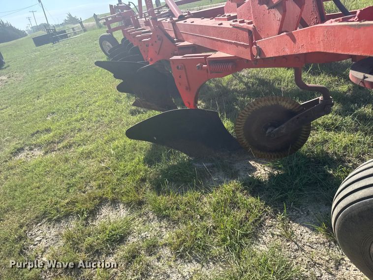 image for item DY3009 Eight bottom plow