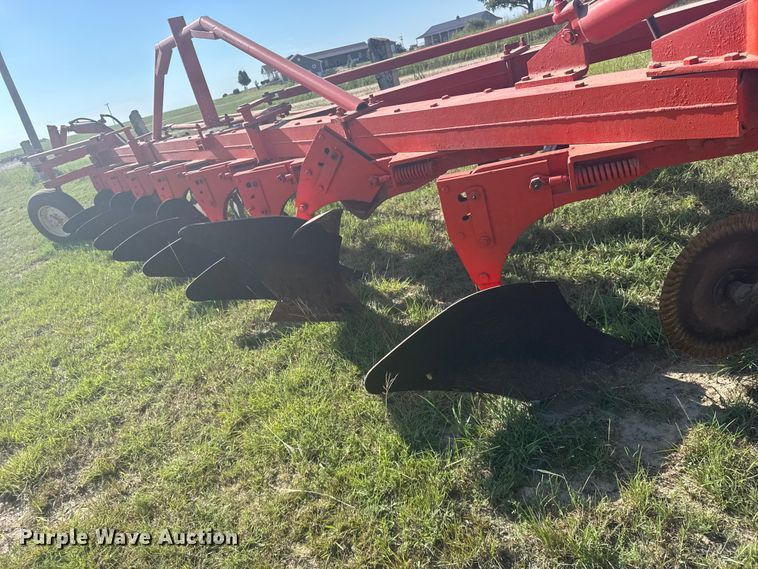 image for item DY3009 Eight bottom plow