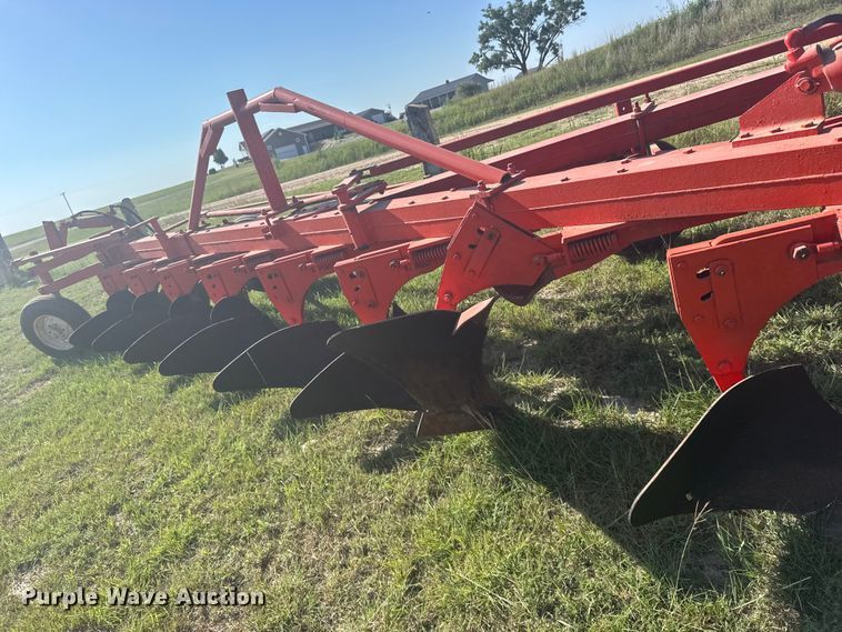 image for item DY3009 Eight bottom plow