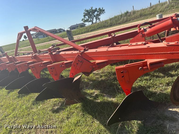 image for item DY3009 Eight bottom plow