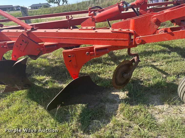 image for item DY3009 Eight bottom plow