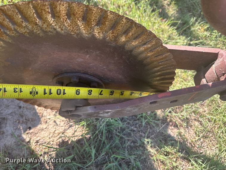 image for item DY3009 Eight bottom plow