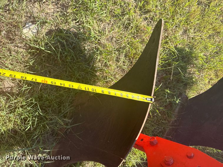 image for item DY3009 Eight bottom plow