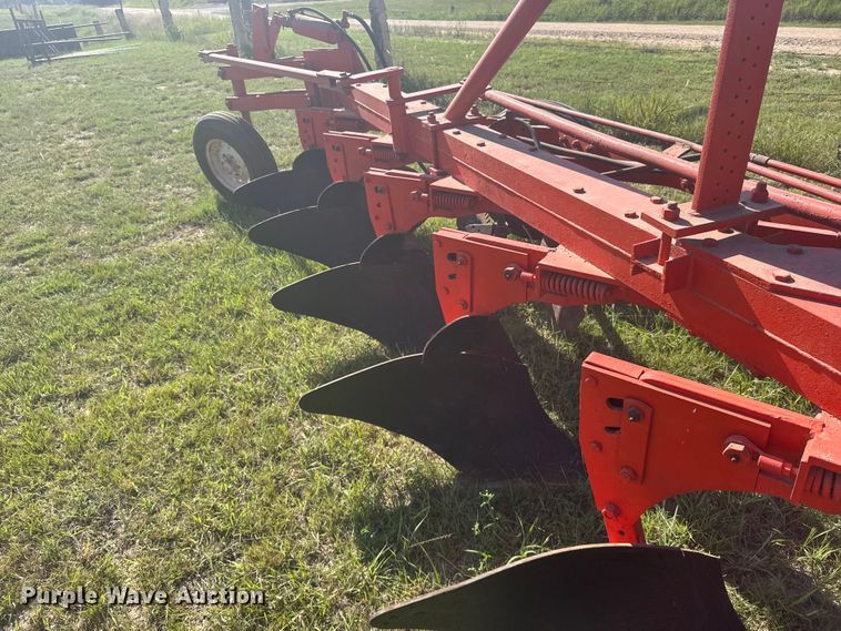 image for item DY3009 Eight bottom plow