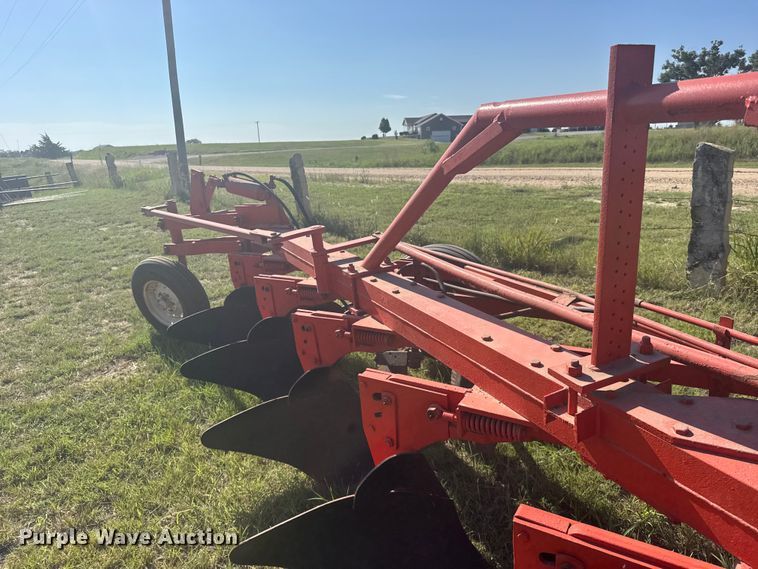 image for item DY3009 Eight bottom plow