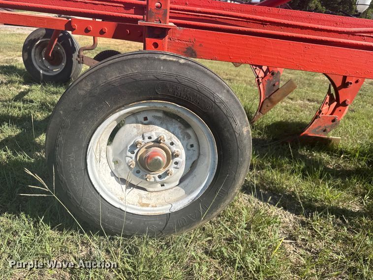 image for item DY3009 Eight bottom plow