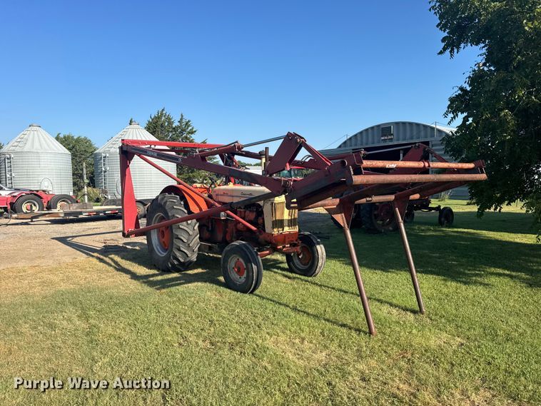 image for item DY3010 Case Caes-O-Matic 802-B tractor
