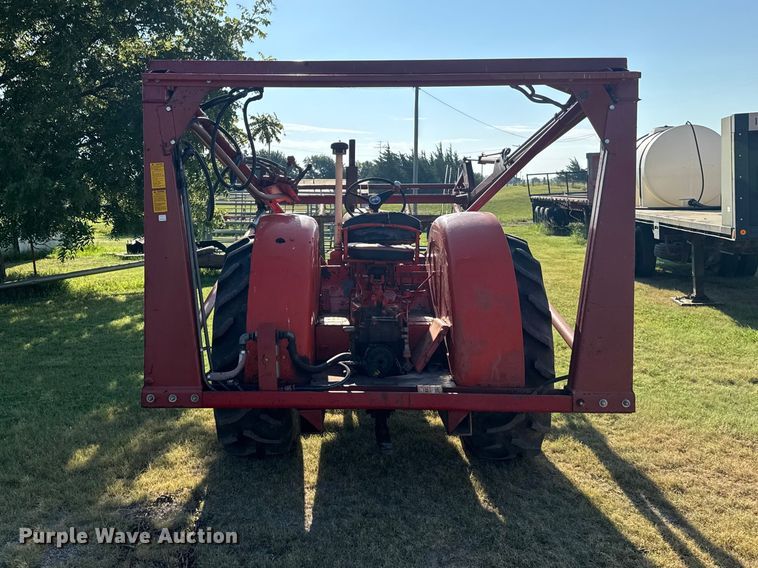 image for item DY3010 Case Caes-O-Matic 802-B tractor