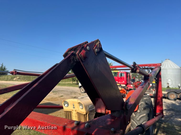 image for item DY3010 Case Caes-O-Matic 802-B tractor