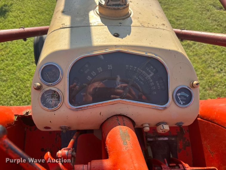 image for item DY3010 Case Caes-O-Matic 802-B tractor