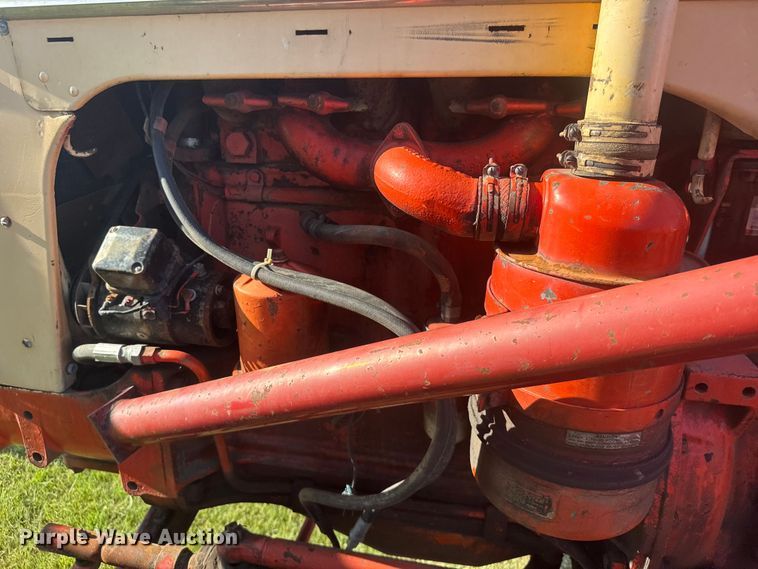 image for item DY3010 Case Caes-O-Matic 802-B tractor