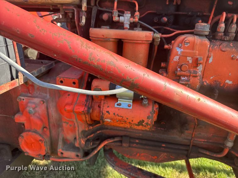 image for item DY3010 Case Caes-O-Matic 802-B tractor