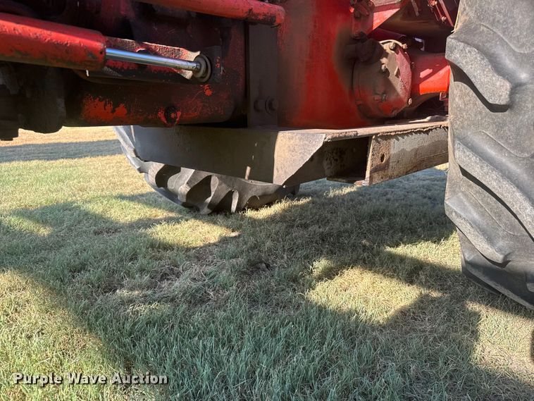 image for item DY3010 Case Caes-O-Matic 802-B tractor