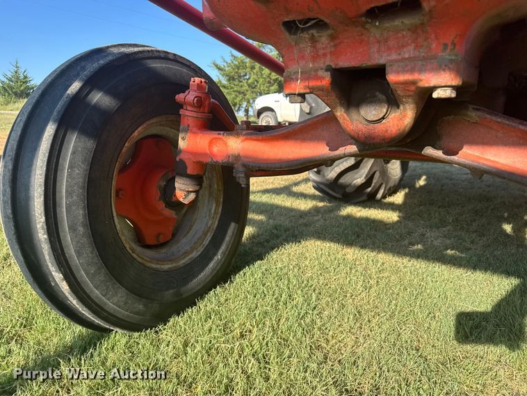 image for item DY3010 Case Caes-O-Matic 802-B tractor
