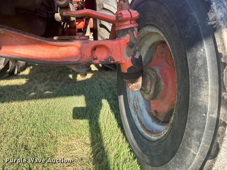 image for item DY3010 Case Caes-O-Matic 802-B tractor