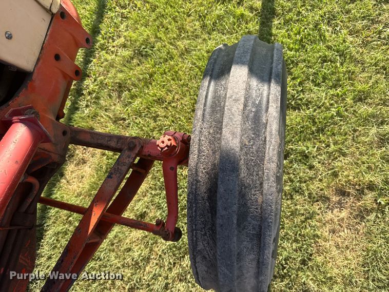 image for item DY3010 Case Caes-O-Matic 802-B tractor