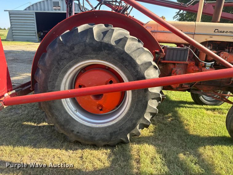 image for item DY3010 Case Caes-O-Matic 802-B tractor