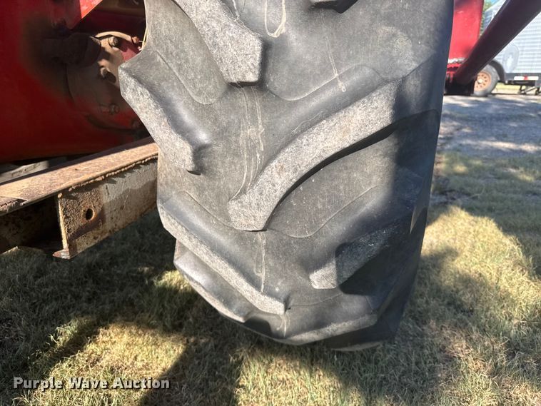 image for item DY3010 Case Caes-O-Matic 802-B tractor