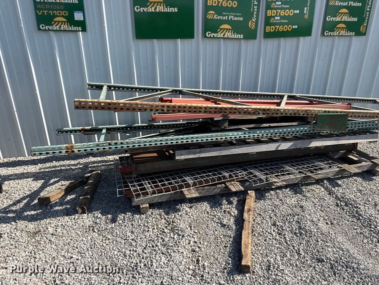 image for item DY3016 Approximately 9 sections of pallet racking