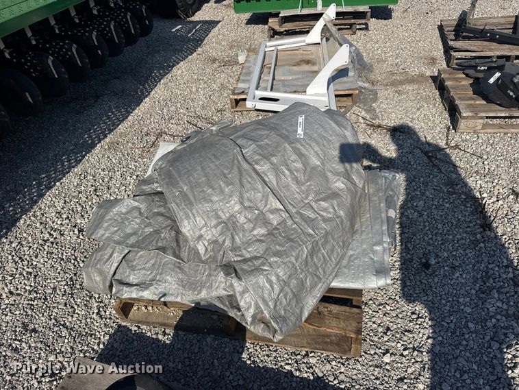 image for item DY3026 Approximately 4 tarps