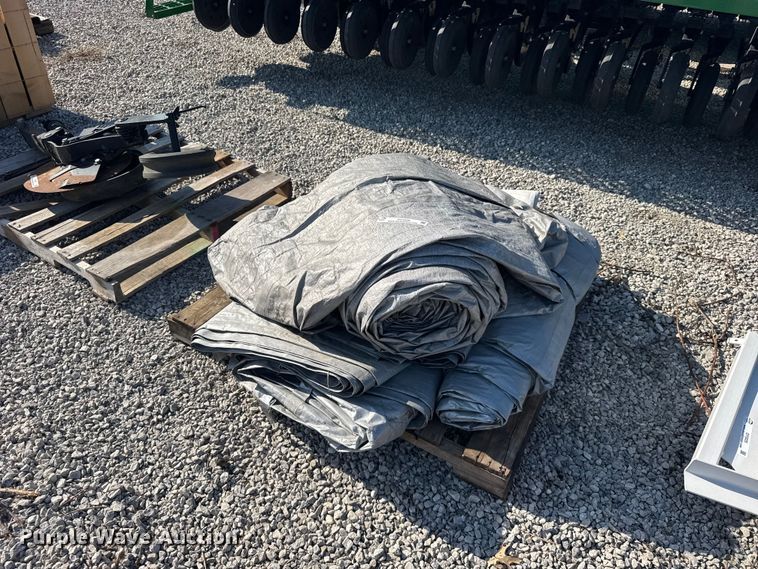 image for item DY3026 Approximately 4 tarps