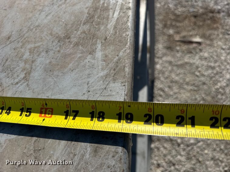 image for item DY3049 Metal shelf