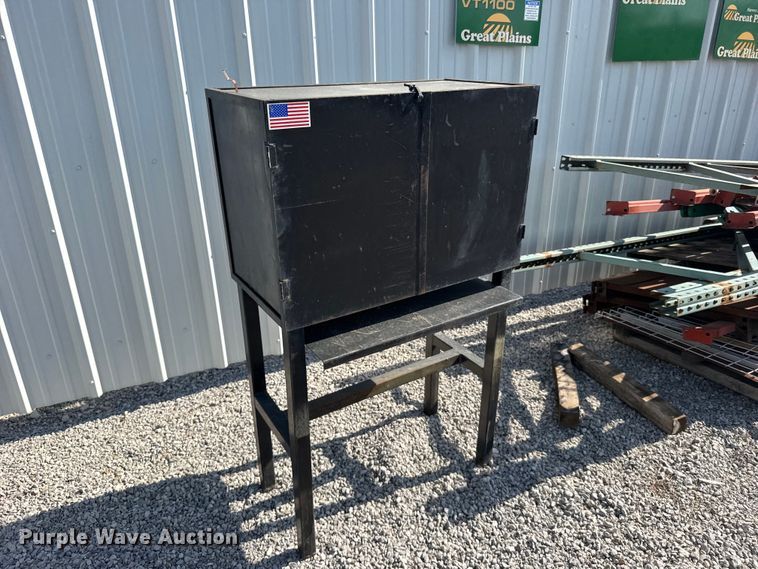 image for item DY3049 Metal shelf