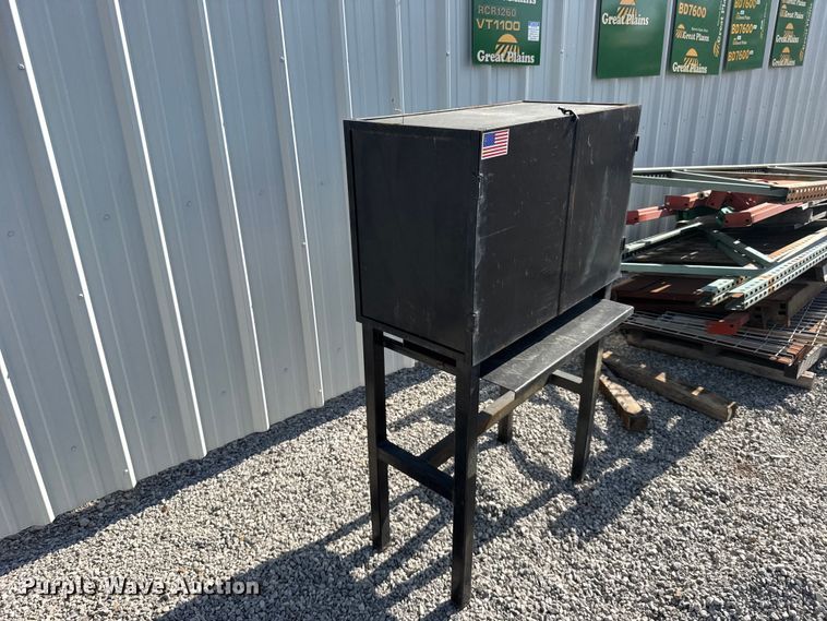 image for item DY3049 Metal shelf
