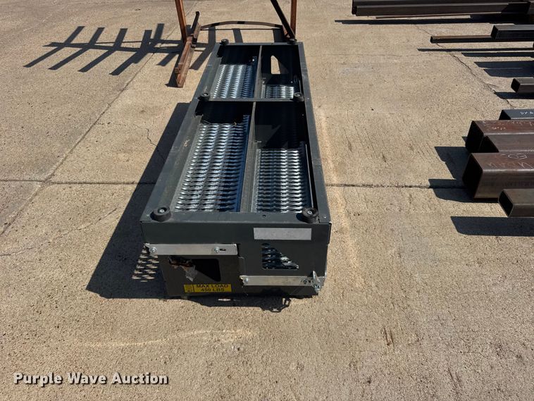 image for item DY3056 Metal steps