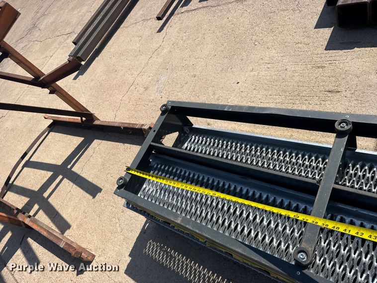 image for item DY3056 Metal steps