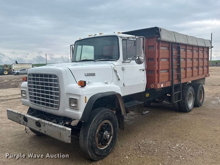 image for item DY3075 1989 Ford LT8000 grain truck