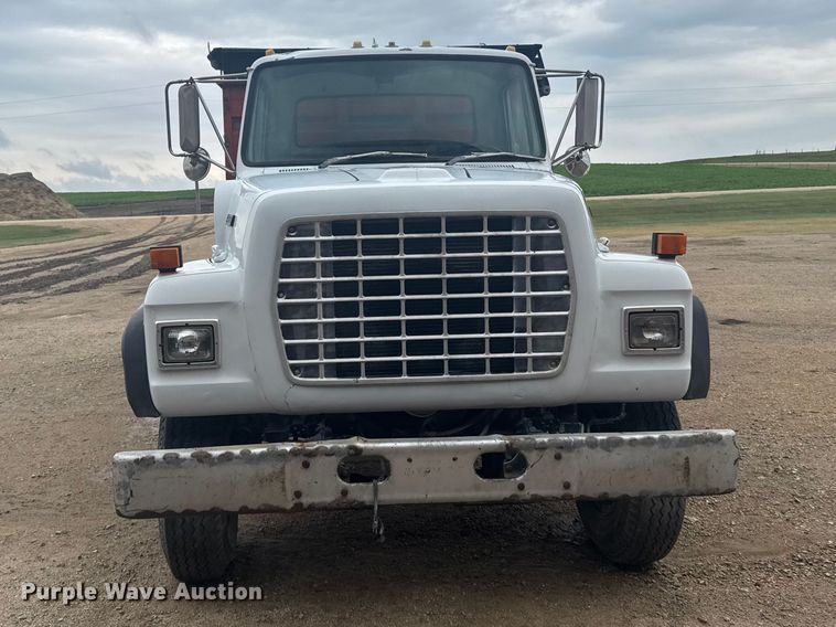 image for item DY3075 1989 Ford LT8000 grain truck