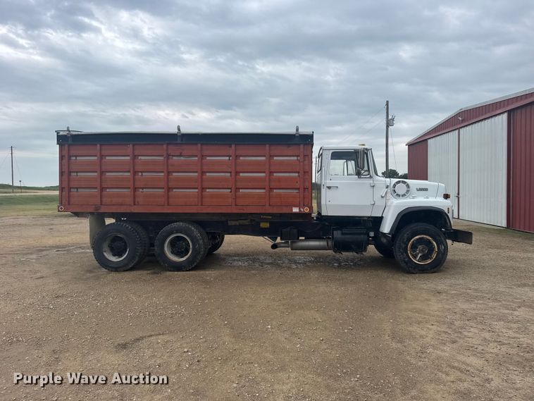 image for item DY3075 1989 Ford LT8000 grain truck