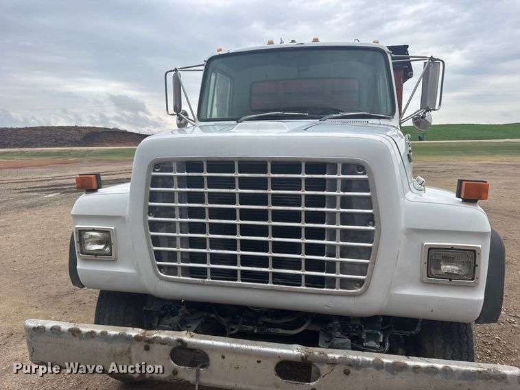 image for item DY3075 1989 Ford LT8000 grain truck