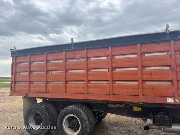 image for item DY3075 1989 Ford LT8000 grain truck
