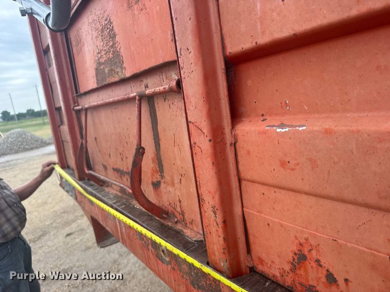 image for item DY3075 1989 Ford LT8000 grain truck