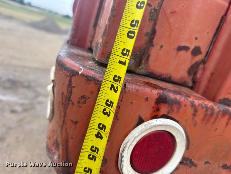 image for item DY3075 1989 Ford LT8000 grain truck