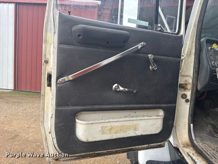 image for item DY3075 1989 Ford LT8000 grain truck
