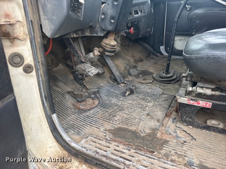 image for item DY3075 1989 Ford LT8000 grain truck