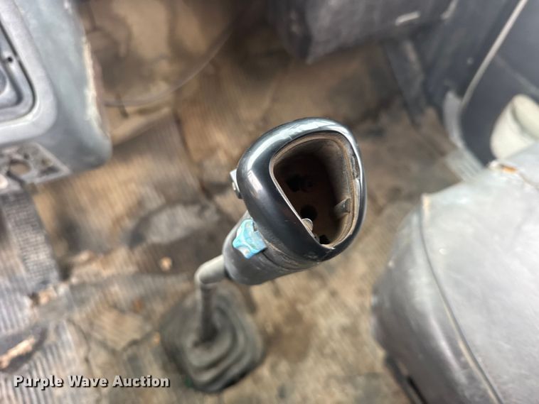 image for item DY3075 1989 Ford LT8000 grain truck