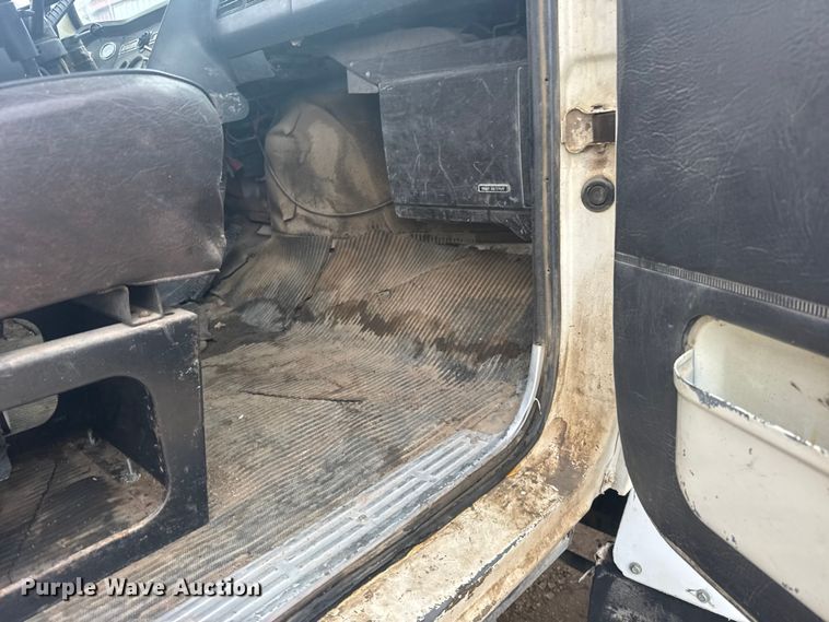 image for item DY3075 1989 Ford LT8000 grain truck