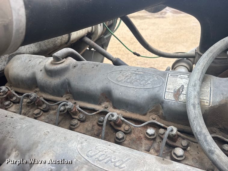 image for item DY3075 1989 Ford LT8000 grain truck