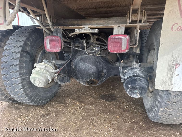 image for item DY3075 1989 Ford LT8000 grain truck