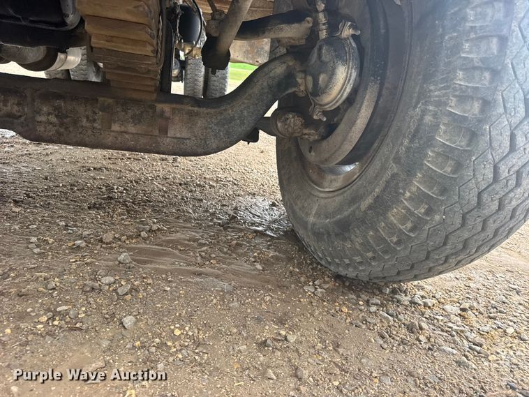 image for item DY3075 1989 Ford LT8000 grain truck