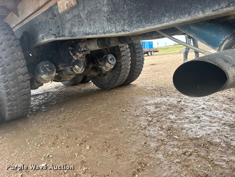 image for item DY3075 1989 Ford LT8000 grain truck