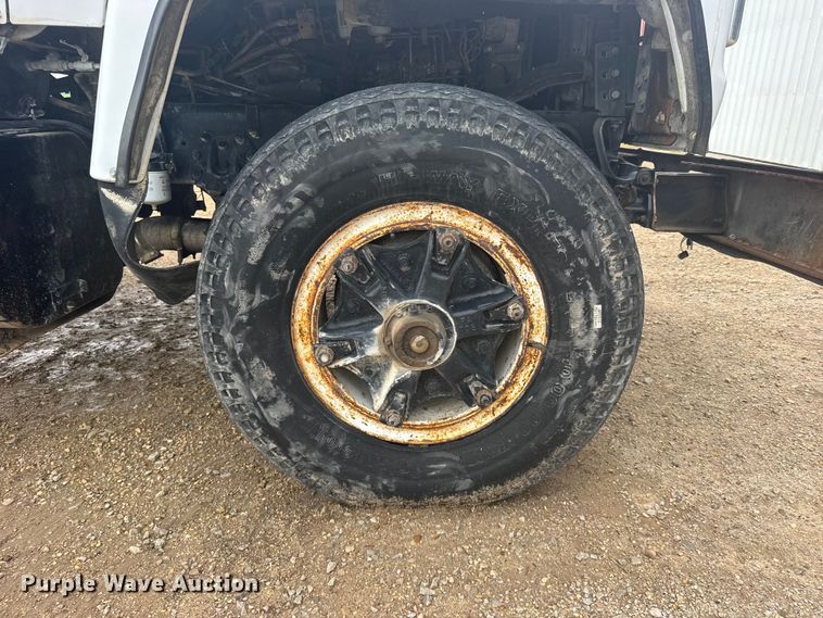 image for item DY3075 1989 Ford LT8000 grain truck